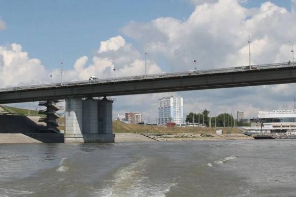 В Барнауле водолазам удалось спасти женщину из реки Обь