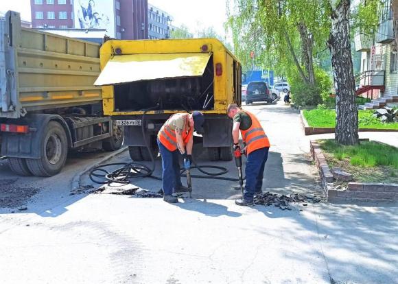 В Барнауле приступили к ремонту тротуаров