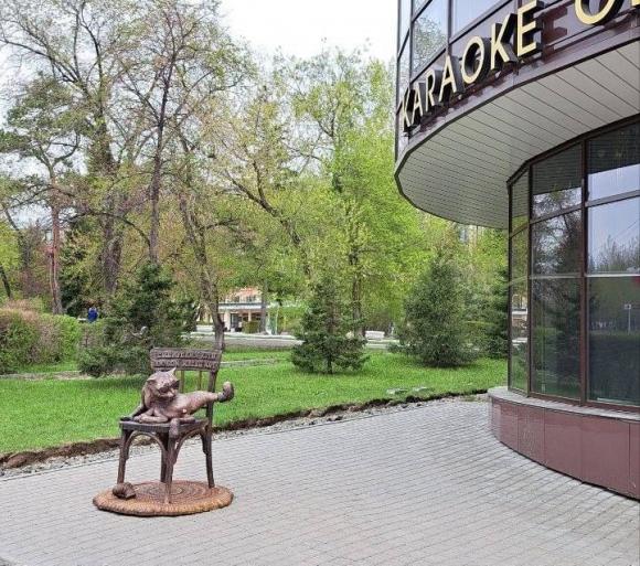 Администрация Октябрьского района решила убрать скульптуру сибирского кота с Ленинского проспекта