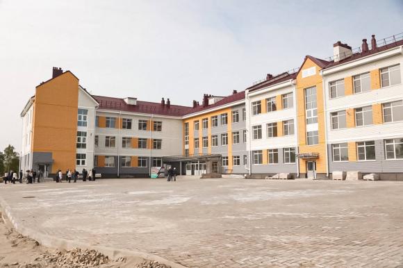 В поселке Спутник строят новую школу на 550 мест