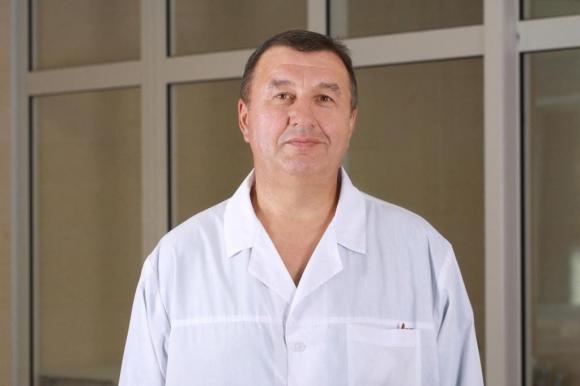 Медик из Барнаула получил нагрудный знак Заслуженного врача России