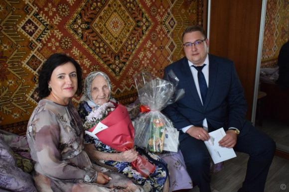 Жительница Барнаула отметила 100-летний юбилей