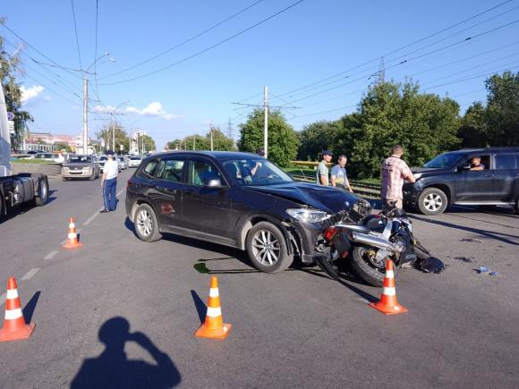 В Барнауле произошло ДТП на проспекте Космонавтов с участием мотоциклиста