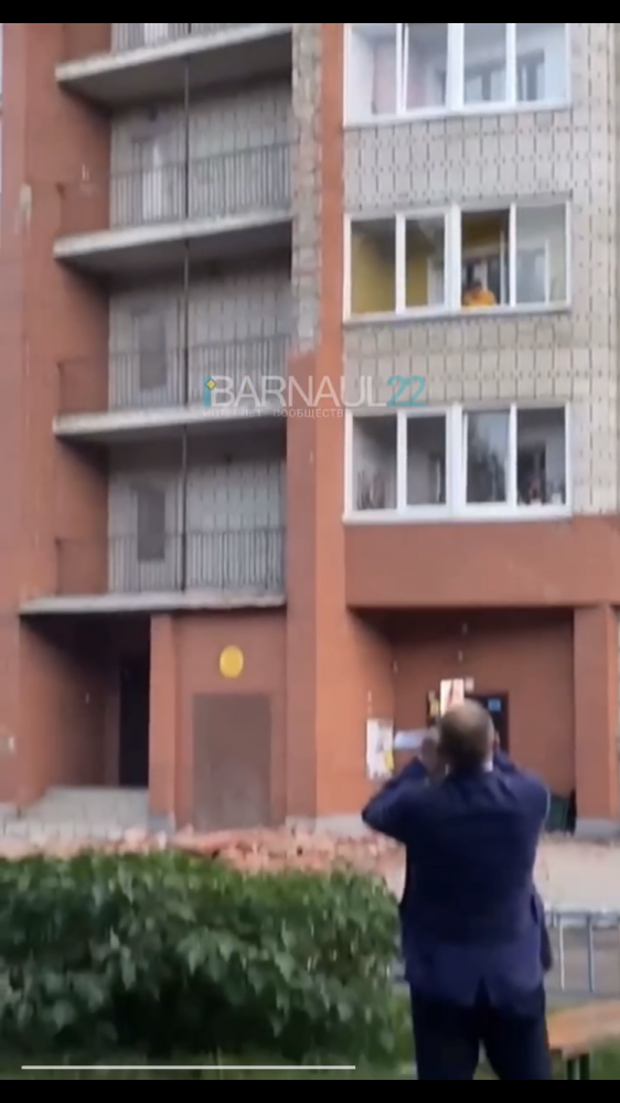 12 сентября произошло обрушение части облицовочной кирпичной кладки по адресу: Павловский тракт, 126