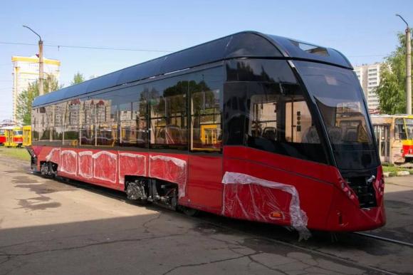 5 из 10 новых трамваев из Белоруссии ждут выхода на линию в Барнауле