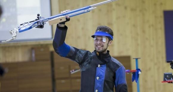 Спортсмен из Алтайского края завоевал серебро на чемпионате по стрельбе из пневматического оружия.