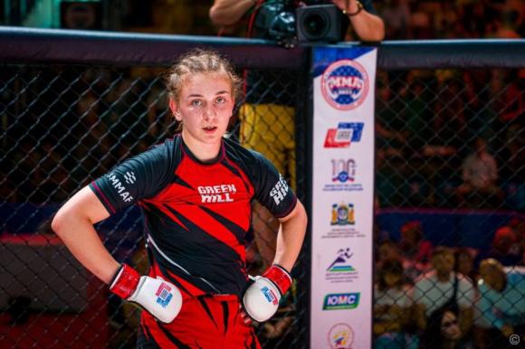 Представительница барнаульских смешанных единоборств выиграла Кубок России по MMA