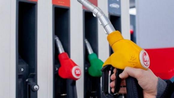 В правительстве РФ поручили принять срочные меры по снижению цен на топливо на заправках