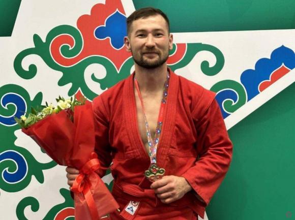 На международном турнире по самбо серебро завоевал спортсмен из Барнаула