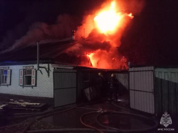 Рано утром 19 октября на Аванесова произошёл пожар в двухквартирном жилом доме
