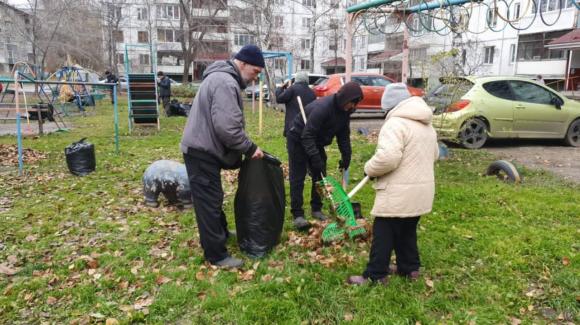 26 октября в Барнауле прошел завершающий «чистый четверг» в рамках месячника осенней санитарной очистки