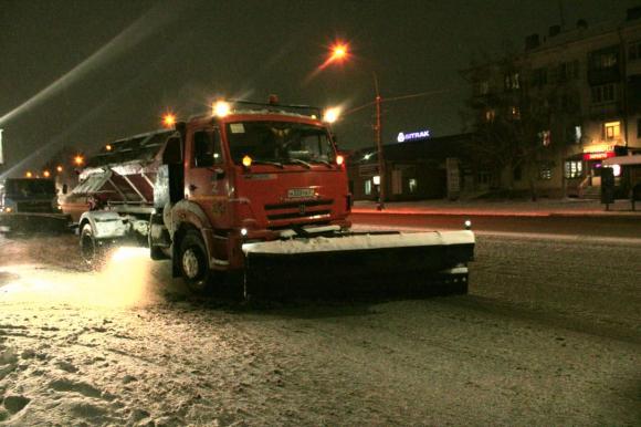 Дорожные бригады МБУ «Автодорстрой» продолжают работать в круглосуточном режиме