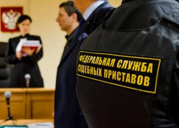 В Алтайском крае судебные приставы арестовали у алиментщика грузовой фургон