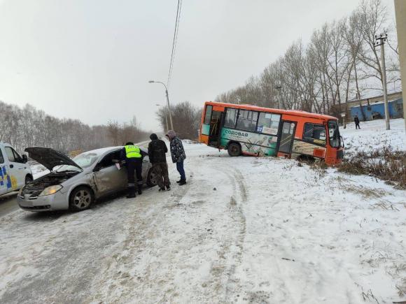 ДТП с участием пассажирского автобуса на пр. Космонавтов № 111 произошло сегодня в Барнауле