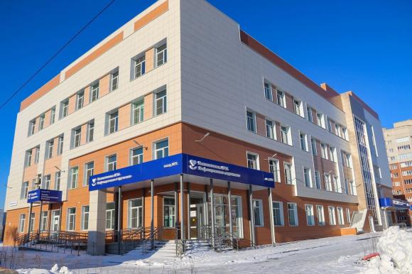 В поликлинике №14 города Барнаула завершаются последние этапы строительства