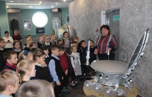 В Алтайском мемориальном музее Германа Титова появился новый экспонат - макет космической техники «Луноход-1»