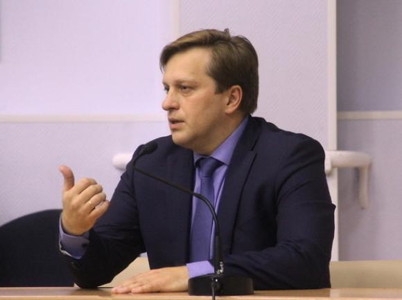 Глава алтайского Минздрава Дмитрий Попов высказался об идее вооружить врачей скорой помощи