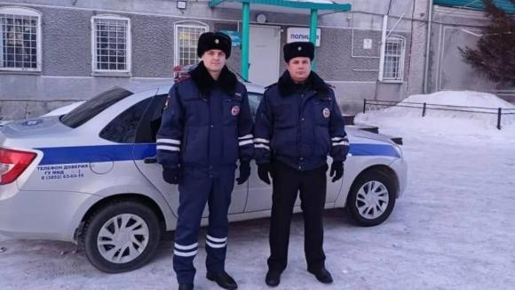Алтайские полицейские помогли застрявшей в 
