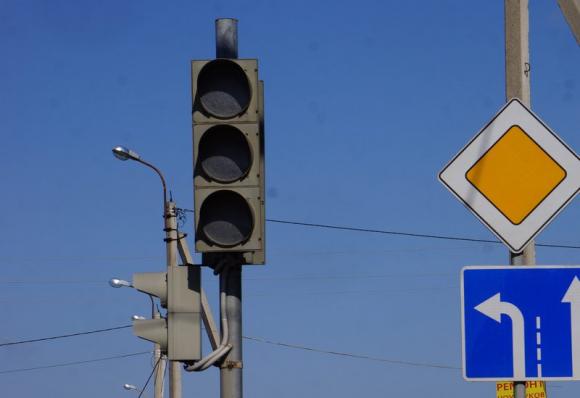 Светофор отключат на оживленном перекрестке в Барнауле