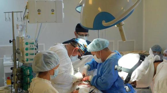 Двойную операцию  провели алтайские онкологи и кардиохирурги