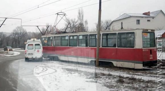 В Омске молодой водитель трамвая умер за рулем