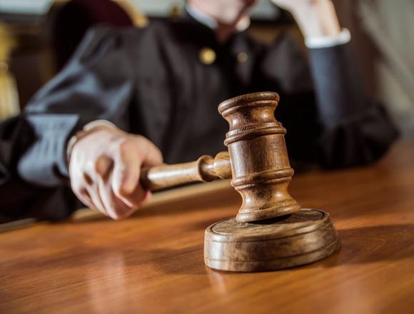 На основании вердикта присяжных заседателей житель города Славгорода приговорен к лишению свободы за убийство отца
