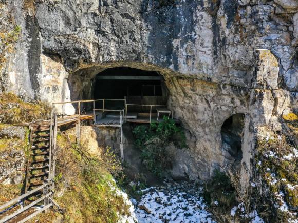 Денисова пещера вошла в список лучших достопримечательностей России