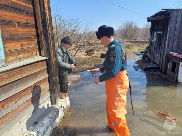 На территории Алтайского края на данный момент подтоплен 101 жилой дом и 282 приусадебных участка в 16 населённых пунктах