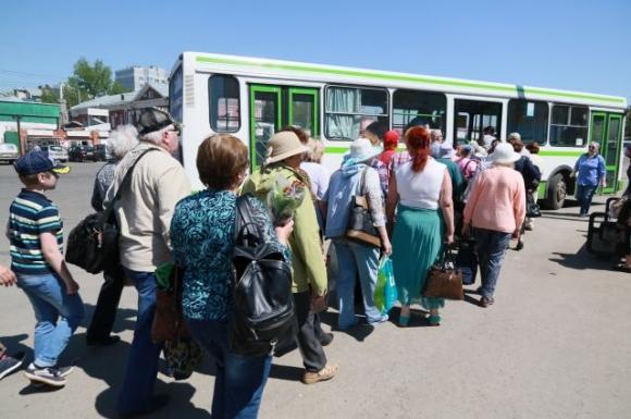В Родительский день в Барнауле организуют бесплатный проезд в транспорте до мест захоронений