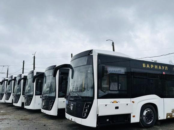 Новые вместительные автобусы выйдут на обкатку по улицам Барнаула