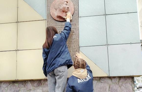 Барнаульские студенты приводят в порядок памятники и исторические места