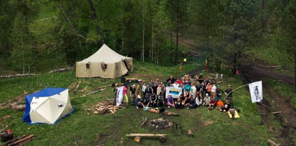 Сибиряки объединились, чтобы посадить 17 000 деревьев в горах Алтая
