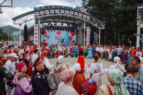 Пора в дорогу! Сегодня фестиваль «День России на Бирюзовой Катуни» принимает первых гостей