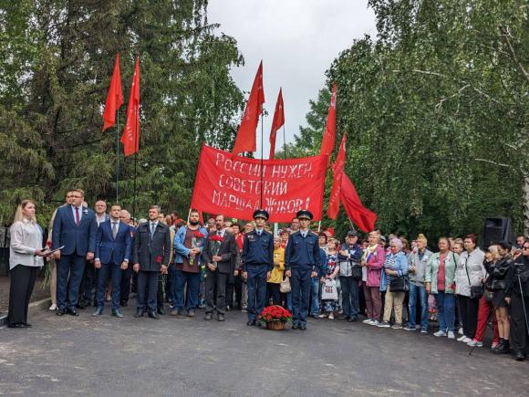 В Барнауле торжественно открыли бюст маршалу Георгию Жукову