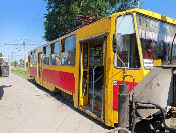 В Барнауле очередной трамвай сошёл с рельсов