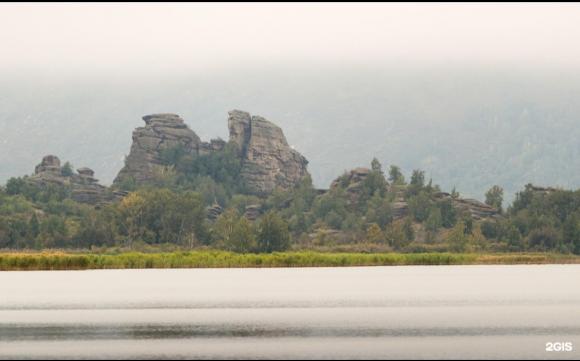 На Колыванском озере плюшка с людьми врезалась в металлический пирс