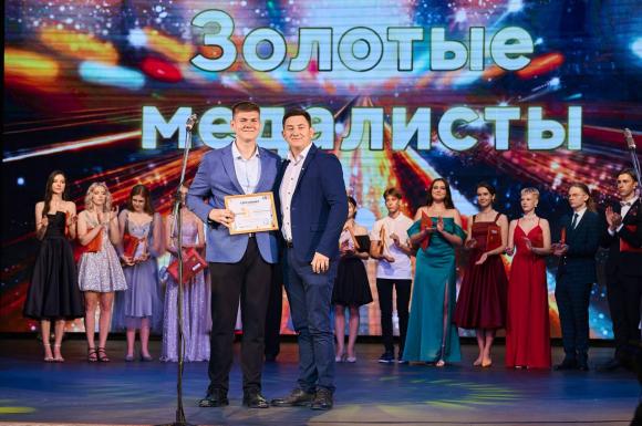 На Алтае прошли церемонии вручения именных стипендий Алексея Куреленка