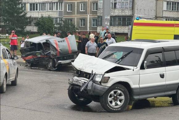 Серьёзная авария с ведомственным автомобилем произошла в Бийске