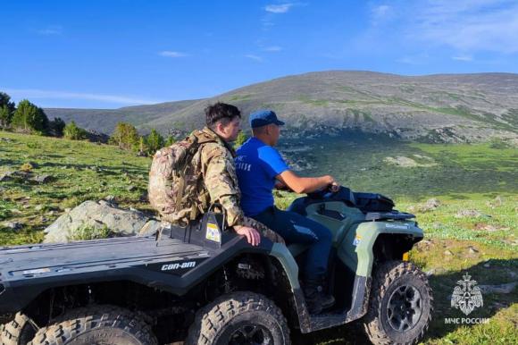 Сотрудники МЧС спасли барнаульца, заблудившегося в горах Алтая