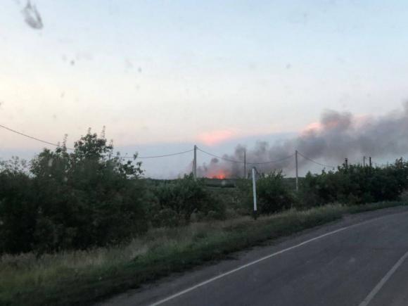 В Волчихе тушат масштабный пожар на местной свалке