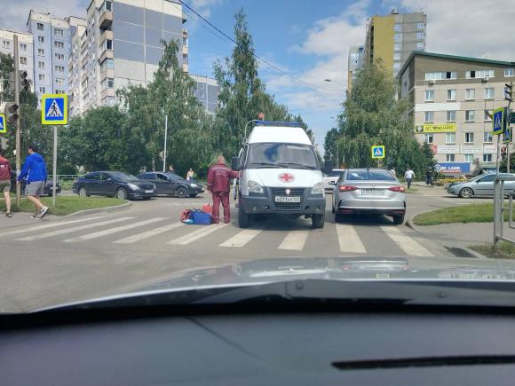 Сегодня на Шумакова - Взлетная столкнулись две легковушки и скорая