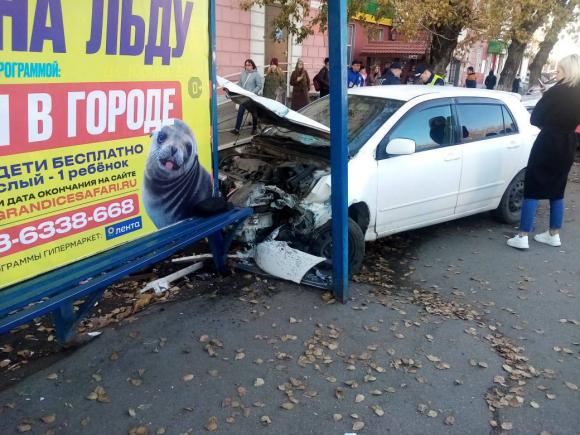 Барнаульцу, сбившему человека на автобусной остановке, назначили наказание