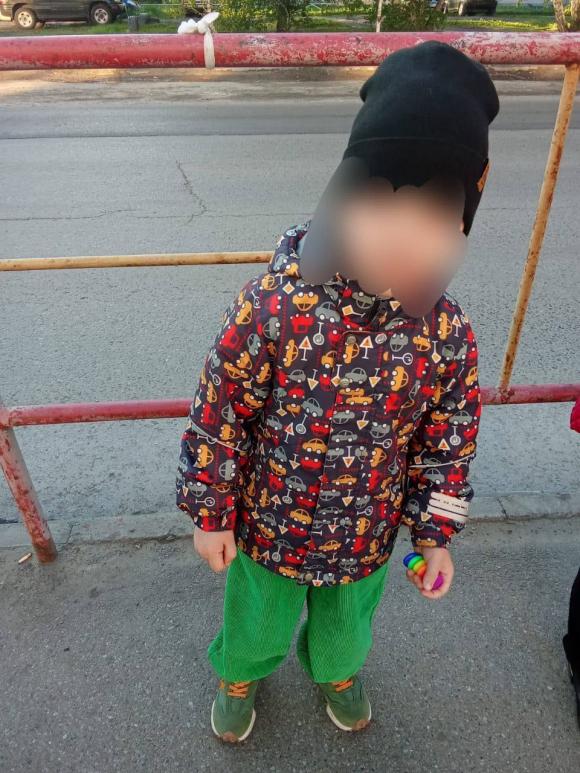 Утром в новостройках Барнаула нашли маленького мальчика