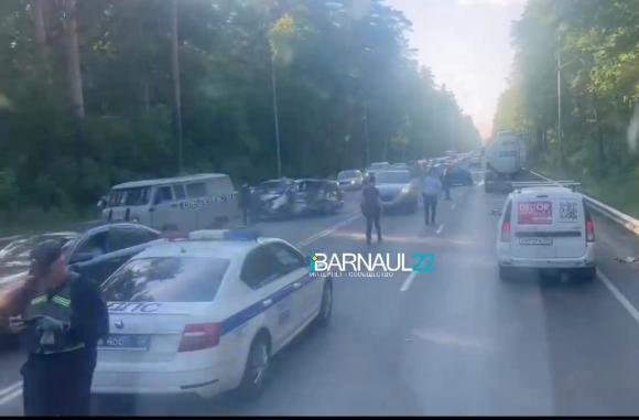 В массовой аварии на Ленточном бору погиб человек