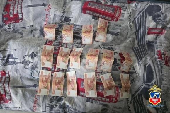 В Барнауле при задержании закладчик ударил полицейского ножом