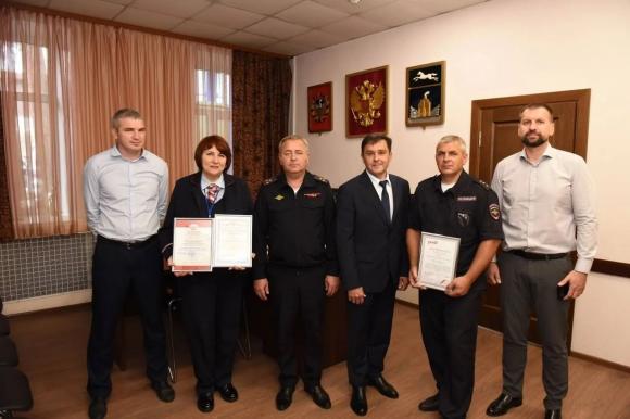 Пожилой мужчина с потерей памяти уехал не туда - билетный кассир помогла вернуть его домой