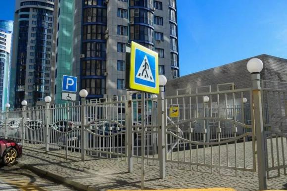 В Барнауле закрыли часть набережной Оби возле ЖК «Аквамарин»