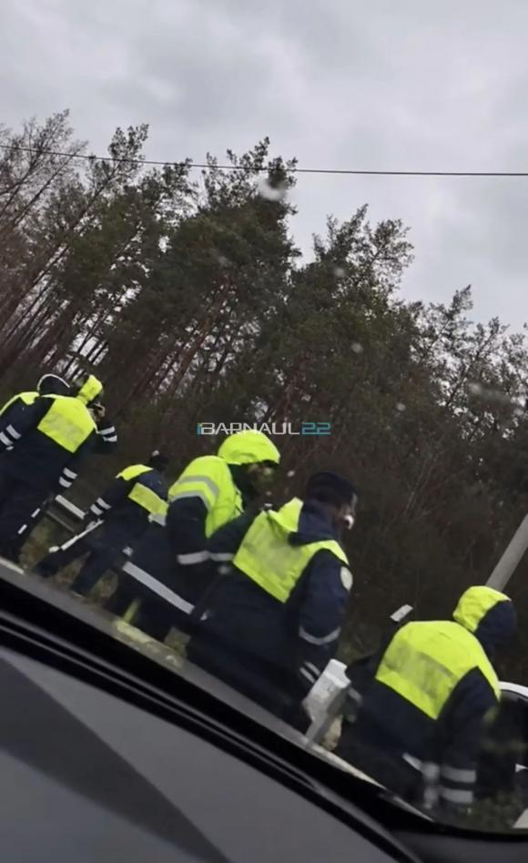 Барнаульские автоинспекторы после погони за Nissan обнаружили в салоне оружие и «запрещенку»
