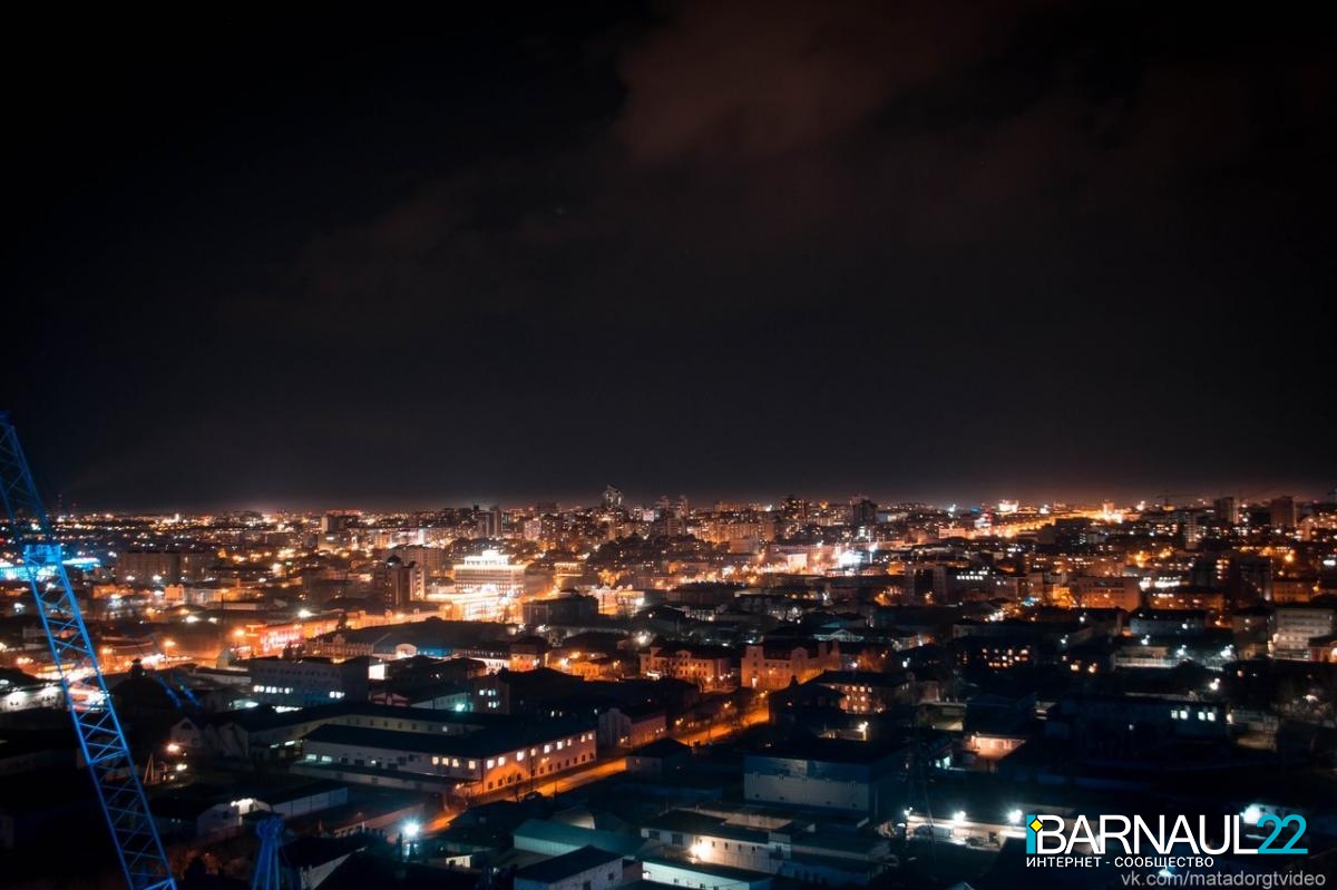 Ковид барнаул. Ночной Барнаул. Барнаул ночью. Барнаул вид с горы ночью. Барнаул зимой ночью.