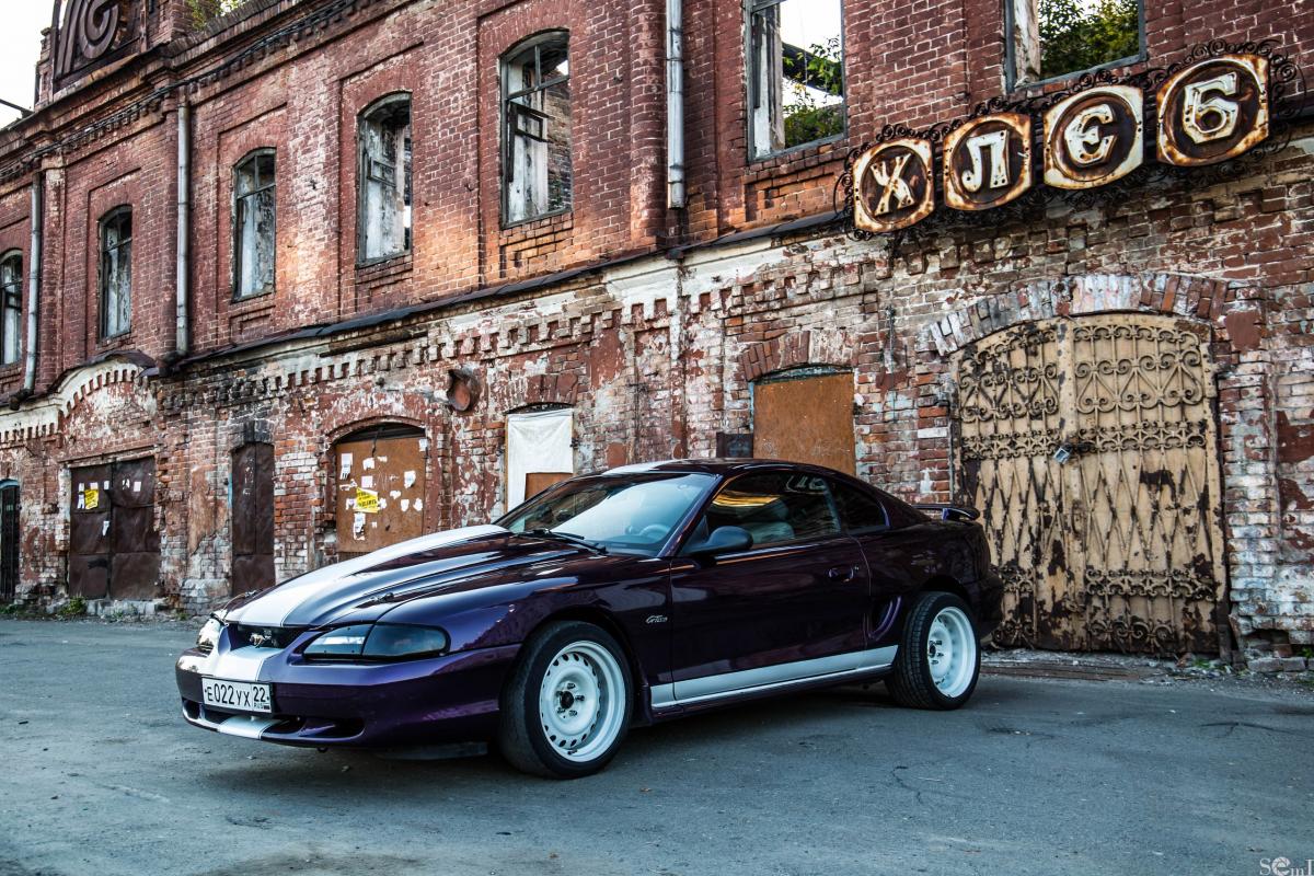 В Барнауле продают редкий автомобиль Ford Mustang